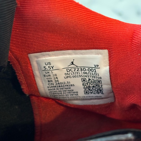 Nike Jordan Stay Loyal “black/chile//red/white/wolf grey” GS Size 5.5 DC7230 001 - Picture 3 of 7